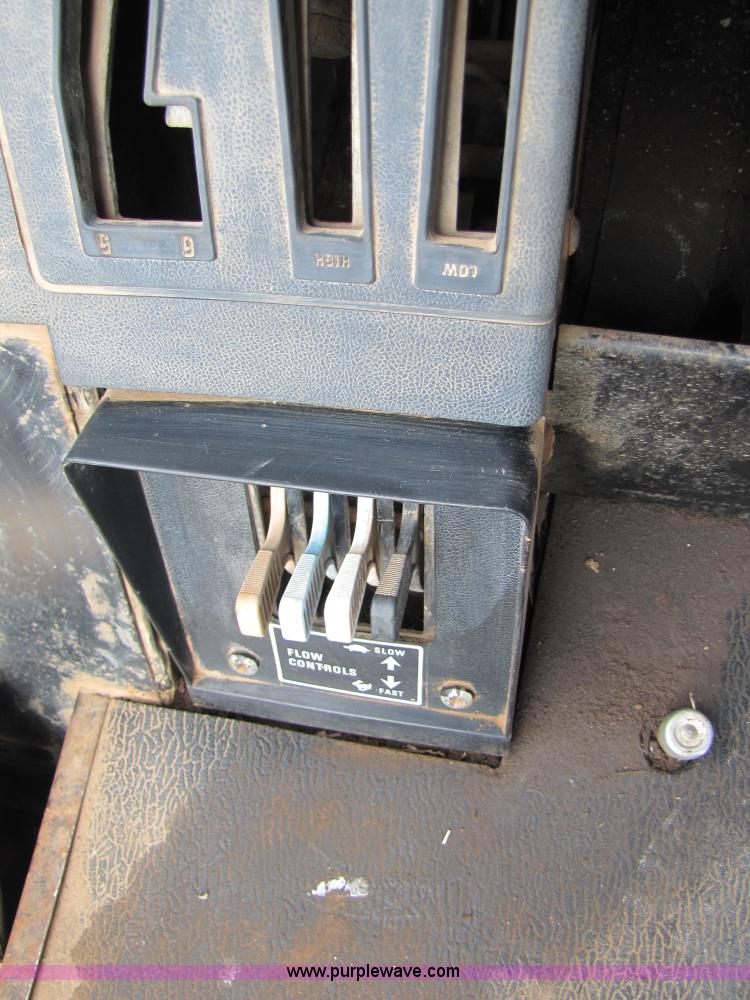 image for item B2167 1981 International Harvester 5288 tractor