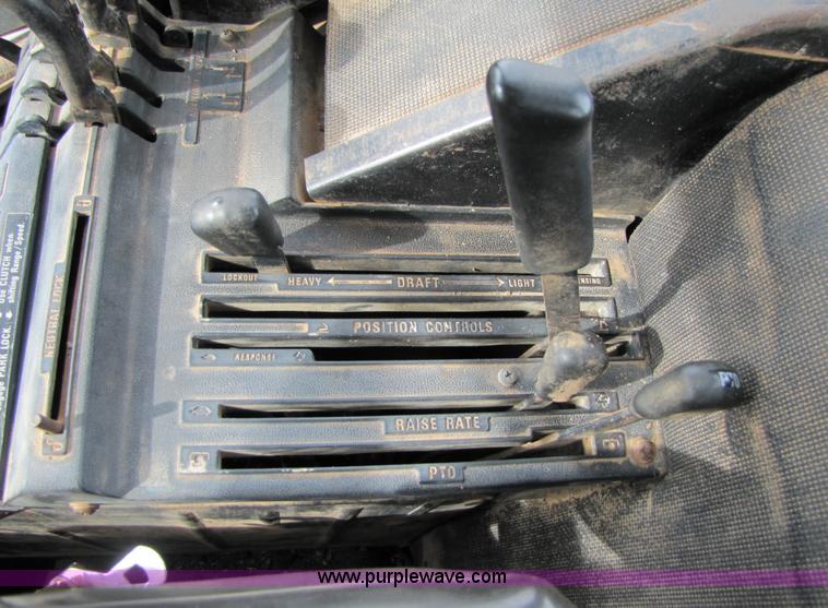 image for item B2167 1981 International Harvester 5288 tractor