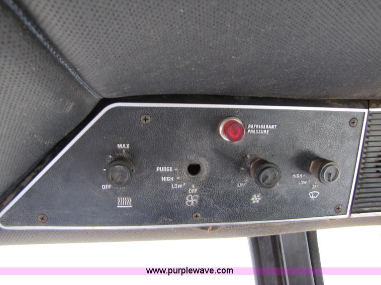 image for item B2167 1981 International Harvester 5288 tractor