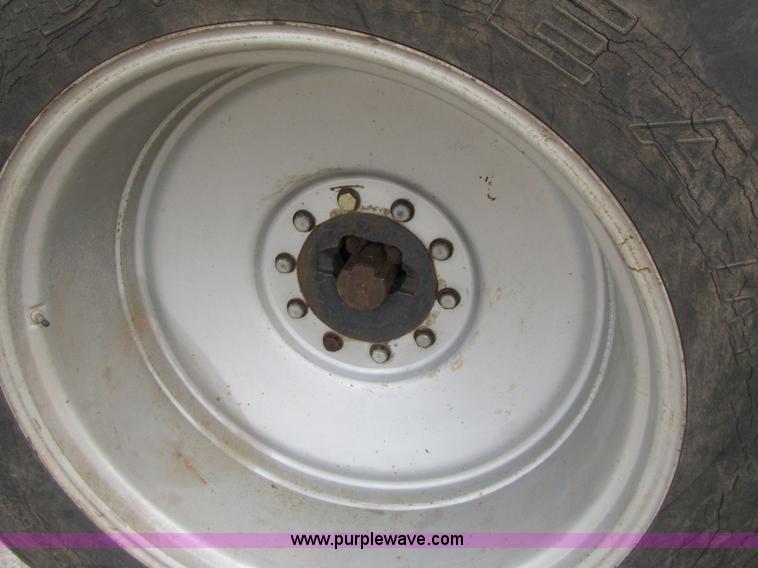 image for item B2167 1981 International Harvester 5288 tractor