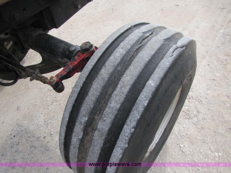 image for item B2167 1981 International Harvester 5288 tractor