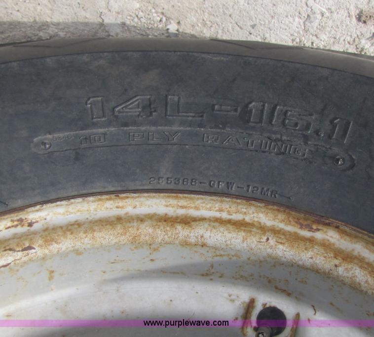 image for item B2167 1981 International Harvester 5288 tractor