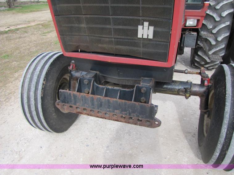 image for item B2167 1981 International Harvester 5288 tractor