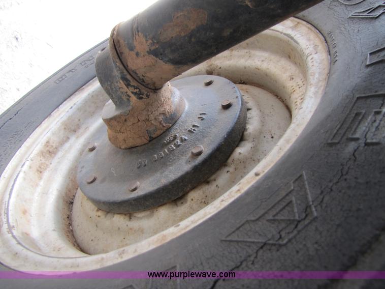 image for item B2167 1981 International Harvester 5288 tractor