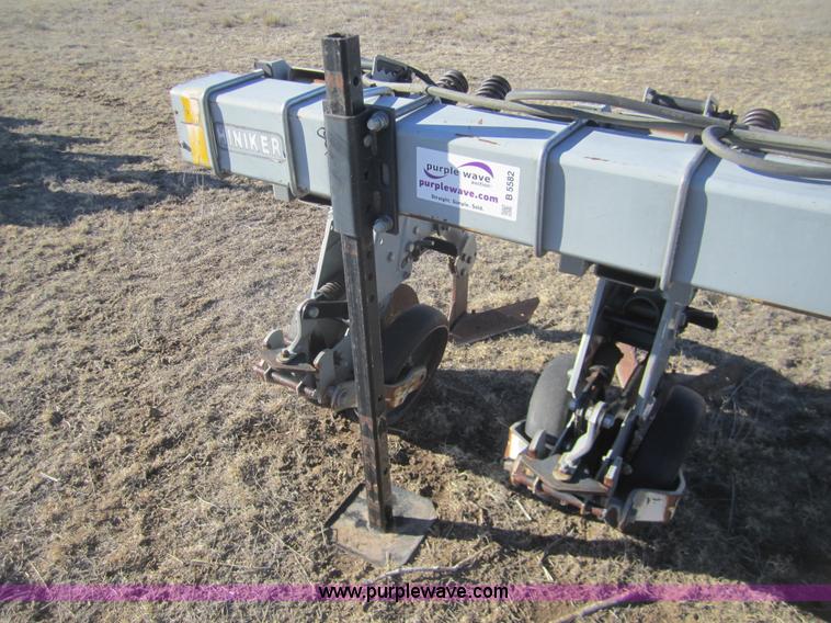 image for item B5582 Hiniker 6000 eight row cultivator