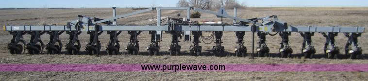 image for item B5584 Hiniker 6000 16 row cultivator