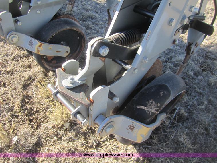 image for item B5584 Hiniker 6000 16 row cultivator
