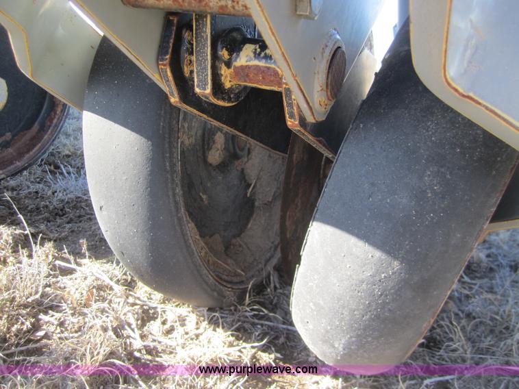 image for item B5584 Hiniker 6000 16 row cultivator