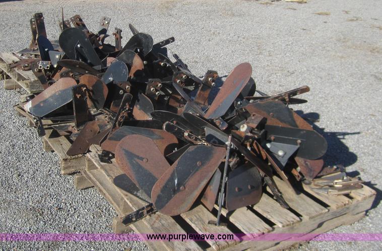 image for item B5584 Hiniker 6000 16 row cultivator