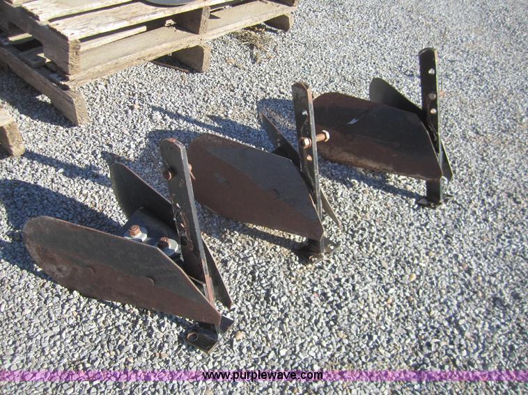 image for item B5584 Hiniker 6000 16 row cultivator