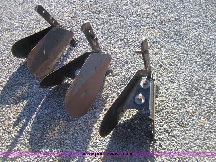 image for item B5584 Hiniker 6000 16 row cultivator