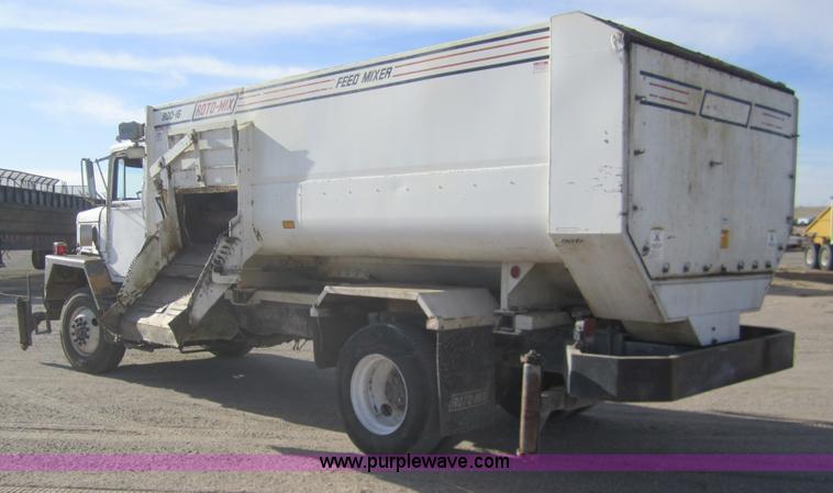 image for item B5607 1978 International F5050 feed truck