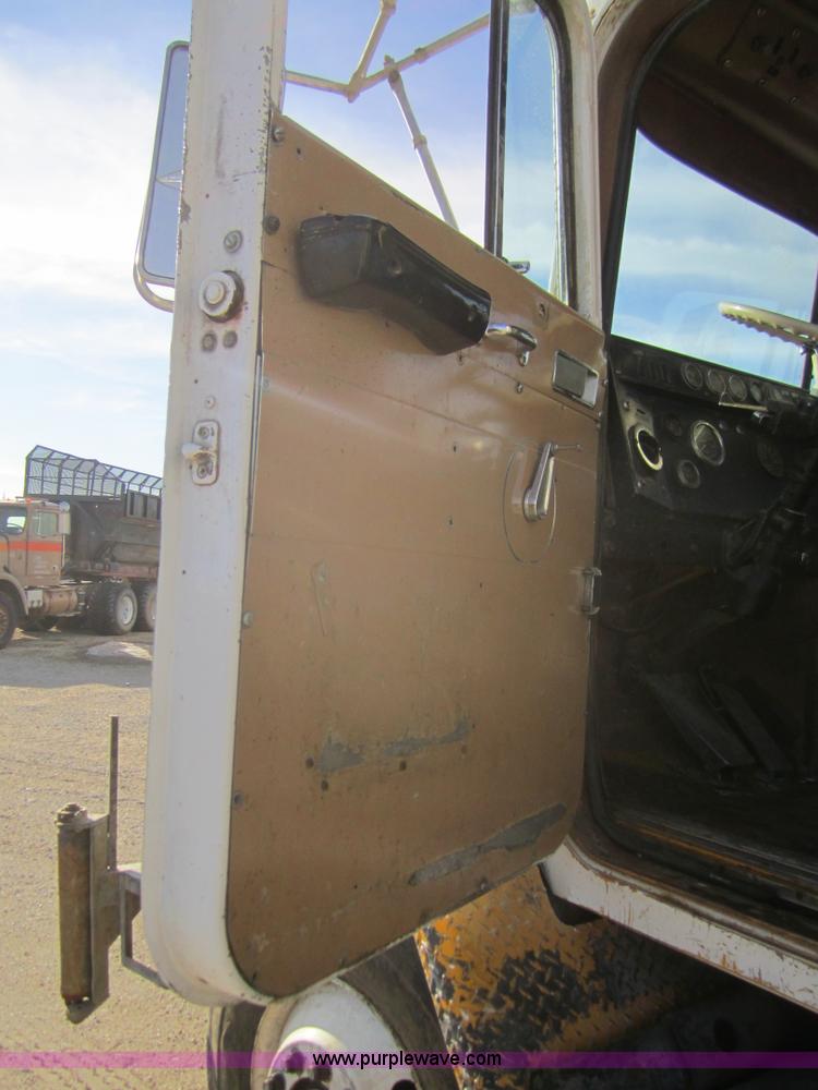 image for item B5607 1978 International F5050 feed truck