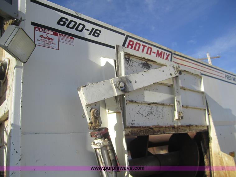 image for item B5607 1978 International F5050 feed truck