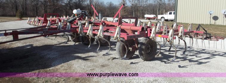 image for item B6147 Wil-Rich 2800 field cultivator