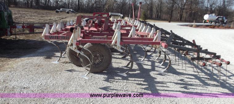 image for item B6147 Wil-Rich 2800 field cultivator