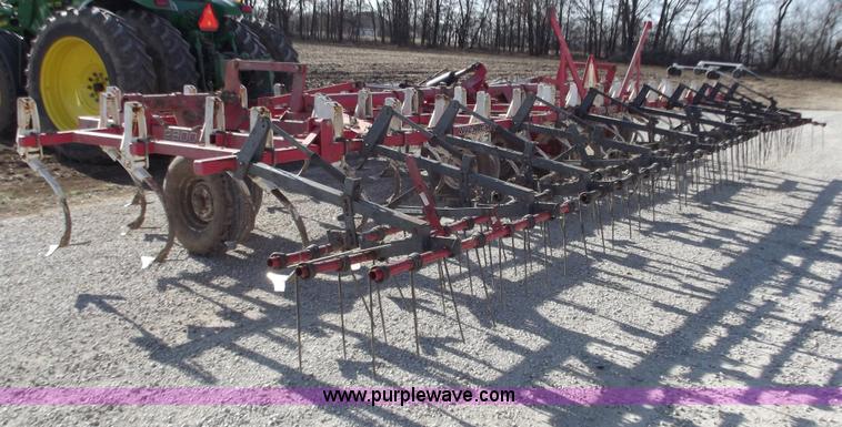 image for item B6147 Wil-Rich 2800 field cultivator
