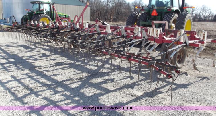 image for item B6147 Wil-Rich 2800 field cultivator