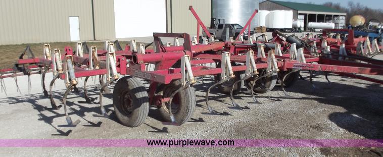 image for item B6147 Wil-Rich 2800 field cultivator