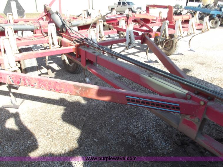 image for item B6147 Wil-Rich 2800 field cultivator