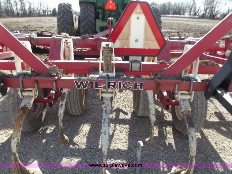 image for item B6147 Wil-Rich 2800 field cultivator
