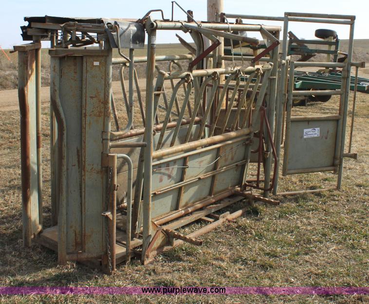 image for item B8897 WW squeeze chute
