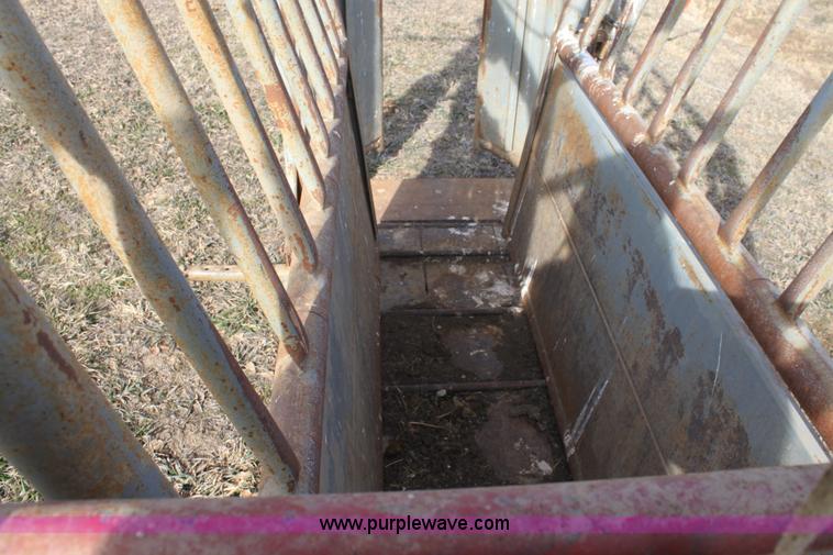 image for item B8897 WW squeeze chute