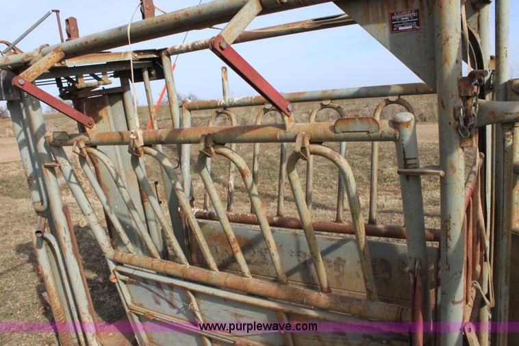 image for item B8897 WW squeeze chute