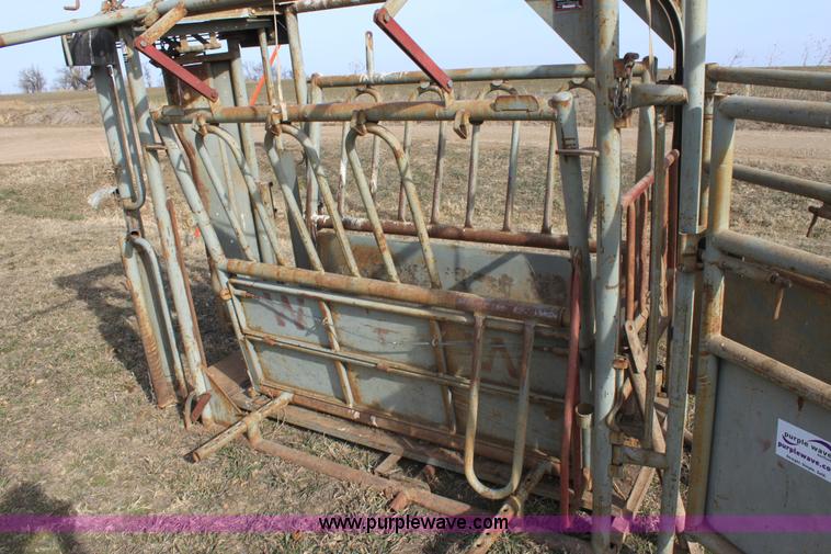 image for item B8897 WW squeeze chute