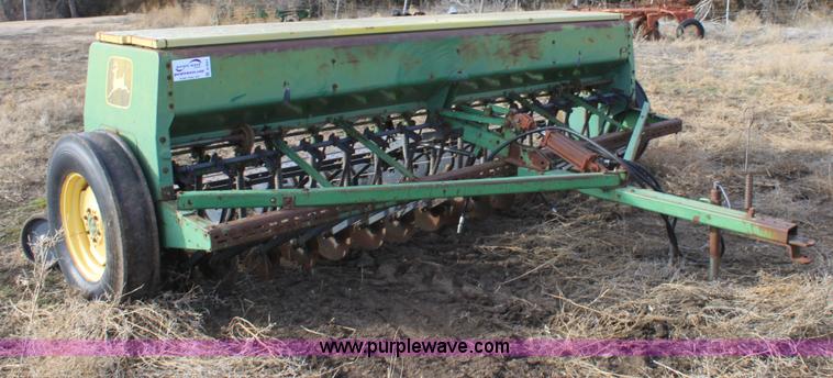 image for item B8901 John Deere 8300 grain drill