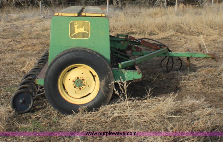 image for item B8901 John Deere 8300 grain drill