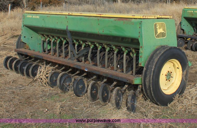 image for item B8901 John Deere 8300 grain drill