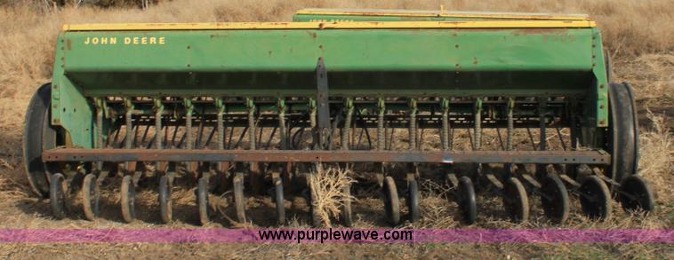image for item B8901 John Deere 8300 grain drill