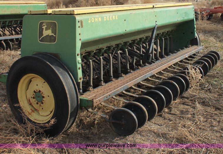 image for item B8901 John Deere 8300 grain drill
