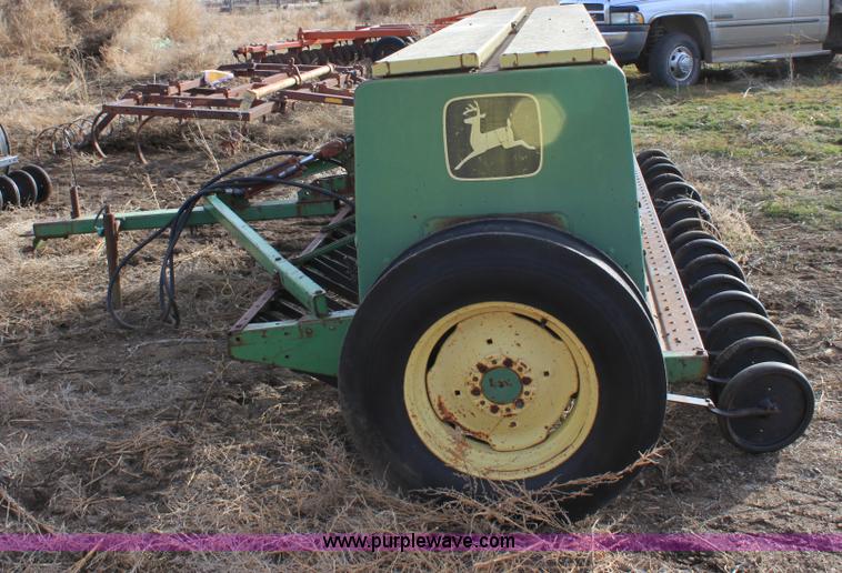 image for item B8901 John Deere 8300 grain drill