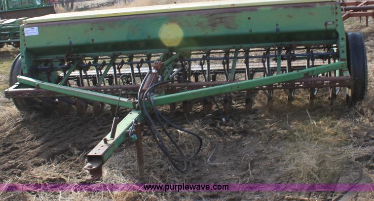 image for item B8901 John Deere 8300 grain drill