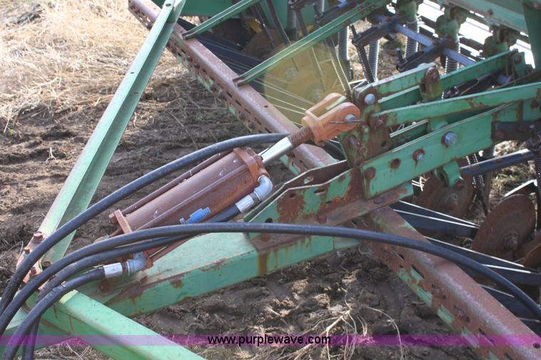 image for item B8901 John Deere 8300 grain drill