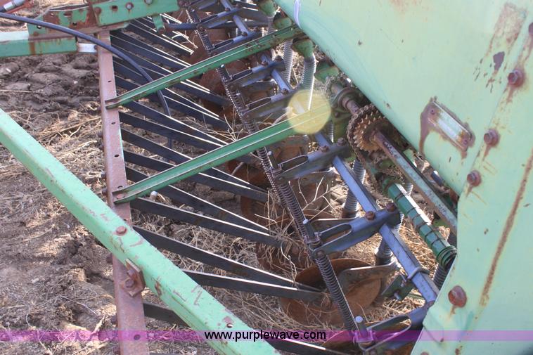 image for item B8901 John Deere 8300 grain drill