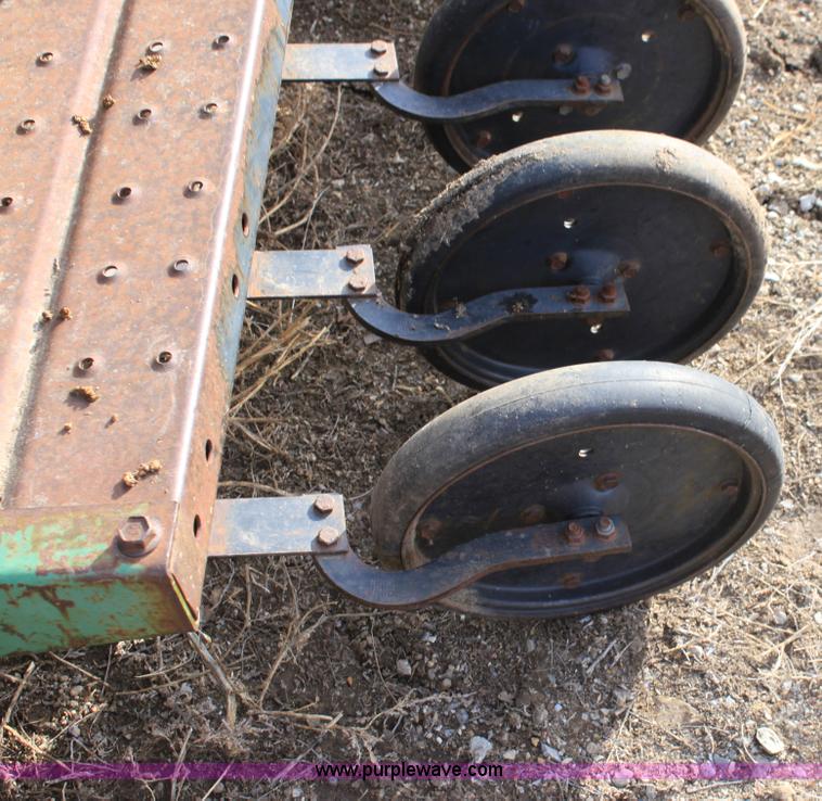 image for item B8901 John Deere 8300 grain drill