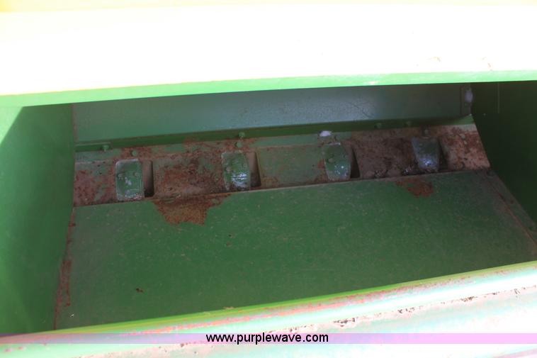 image for item B8901 John Deere 8300 grain drill