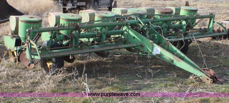 image for item B8904 John Deere 1250 six row planter