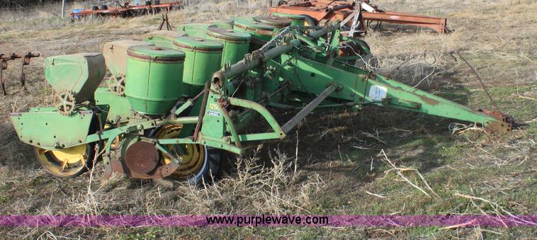 image for item B8904 John Deere 1250 six row planter