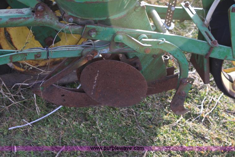 image for item B8904 John Deere 1250 six row planter