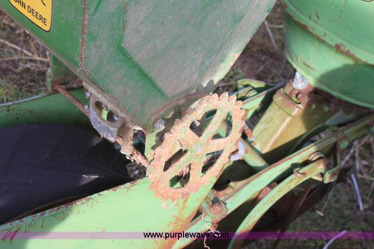 image for item B8904 John Deere 1250 six row planter