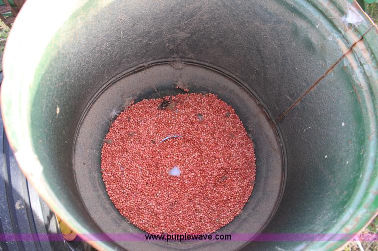 image for item B8904 John Deere 1250 six row planter