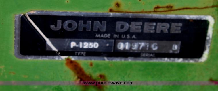 image for item B8904 John Deere 1250 six row planter