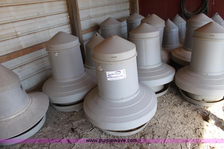 image for item B8948 (18) Kuhl 300 lbs range feeders