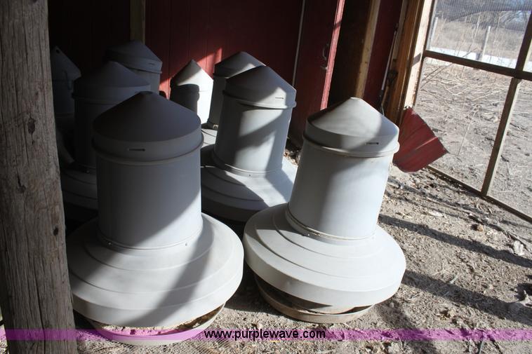 image for item B8948 (18) Kuhl 300 lbs range feeders