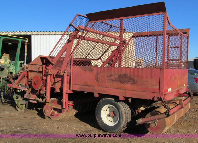 image for item D3003 Bermuda King 8/96 No-Till Fairway sprig planter