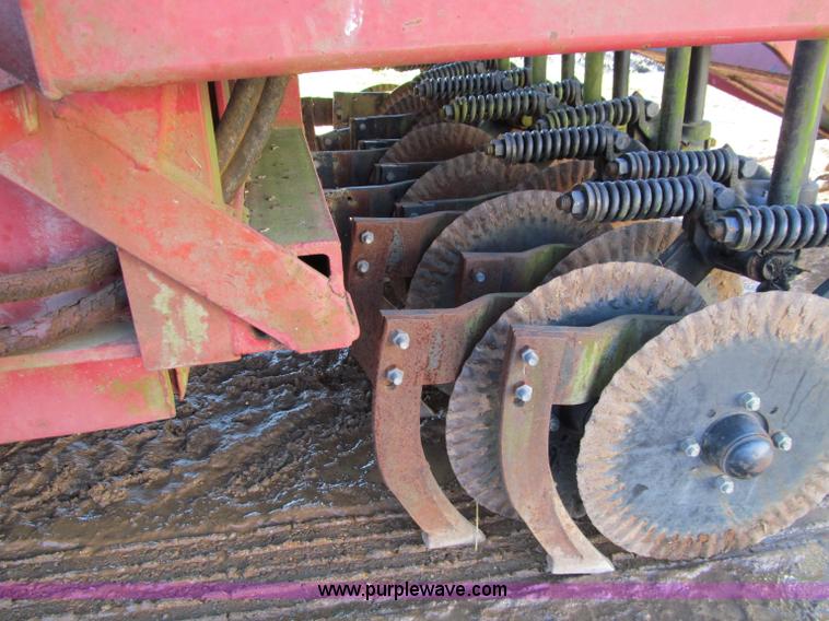 Bermuda King 8/96 NoTill Fairway sprig planter in Arkadelphia, AR